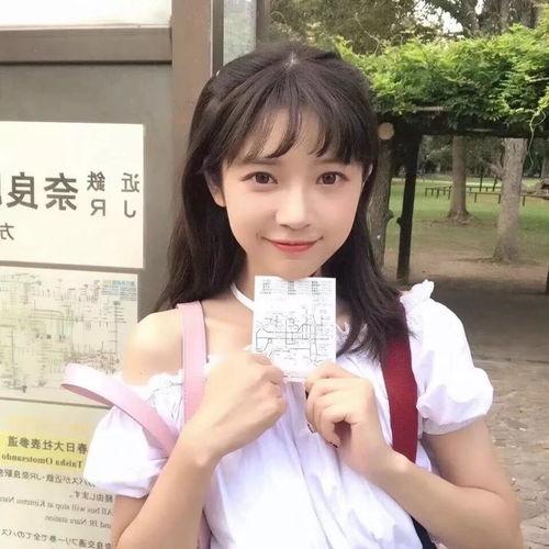 吃瓜网红头像照片女的,揭秘网红美女的吃瓜日常
